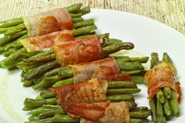 Gr&uuml;ne Bohnen im Speckmantel