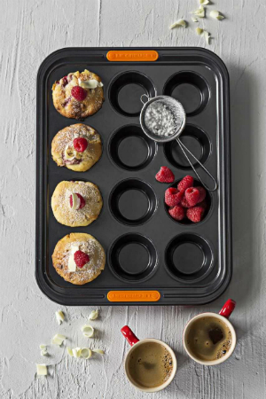 Antihaftbeschichtete Muffinform für 12 Muffins oder Cupcakes von Le Creuset | Material: formstabiler Karbonstahl Le Creuset Muffinform