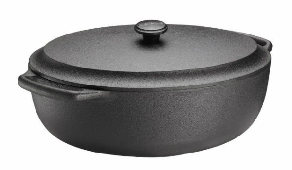 Ovaler Gusseisen-Bräter mit Deckel von Skeppshult für aromaintensives Braten | Maße: 33x23 cm | Inhalt: 6 Liter Gusseisen Braeter Skeppshult 33x23 cm