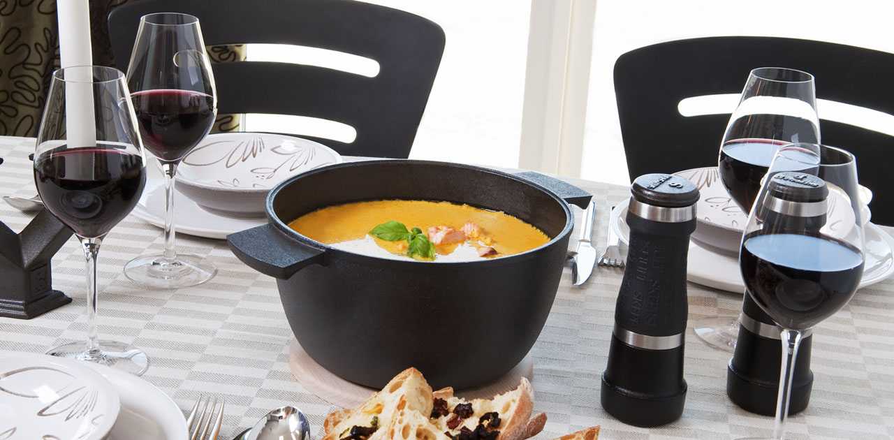 Kochen und Braten mit Gusseisen Kochgeschirr