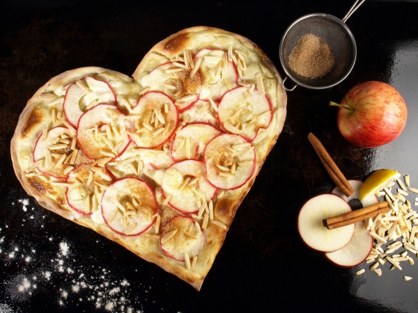 Flammkuchen-Herz mit Äpfeln flammkuchen-herz-apfel