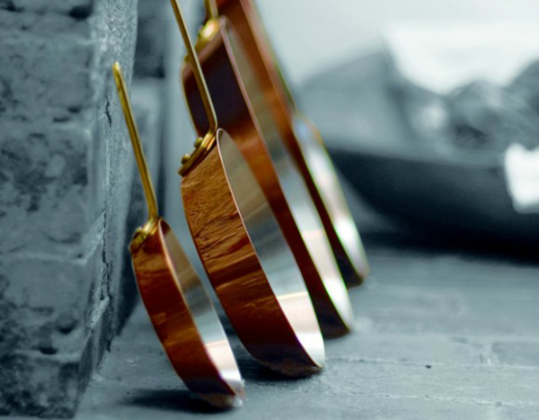 Neben Eisen und Gusseisen eignet sich auch Kupfer als Material für Pfannen zum scharfen Anbraten Neben Eisen und Gusseisen eignet sich auch Kupfer als Material für Pfannen zum scharfen Anbraten