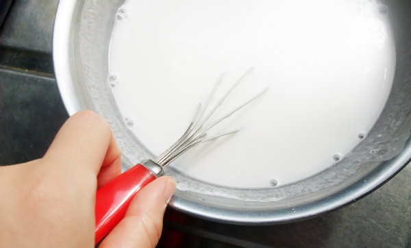 R&uuml;hren mit dem Schneebesen